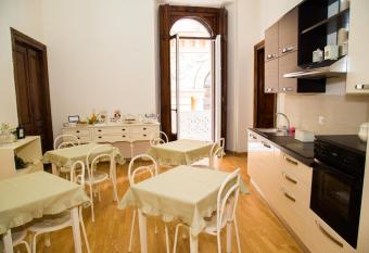 I Racconti di Partenope B&B has Balcony rooms