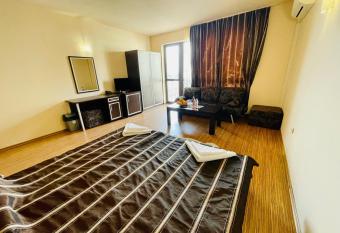 At the American s Hotel has Balcony rooms