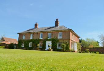 Sankence lodge allows 18 year olds to book a room