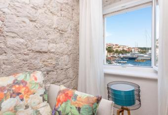 Riva Lavanda Hvar, Old Town allows 18 year olds to book a room