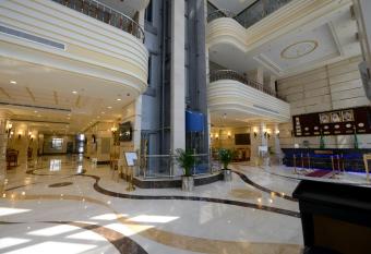 Al Waleed Tower Hotel has rooms with a private hot tub