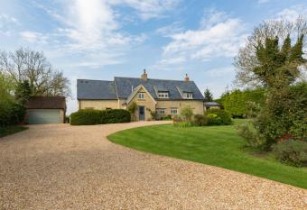 Church End Cottage has Balcony rooms