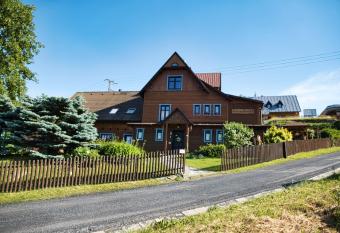 Penzion Poh  dka allows 18 year olds to book a room