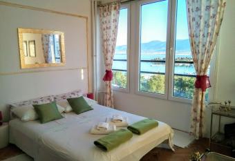 Teja Apartment has Smoking/Balcony rooms