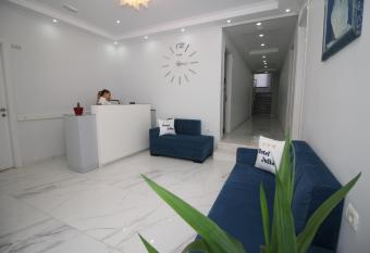 Julia Hotel allows 18 year olds to book a room