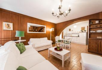 Casa al Trevio allows 18 year olds to book a room