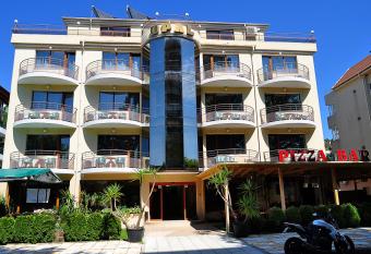 Hotel Opal has Smoking/Balcony rooms