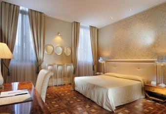 Hotel Ai Due Principi has rooms with a private hot tub