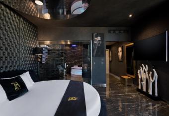 Hugo s Boutique Hotel - Adults Only allows 18 year olds to book a room