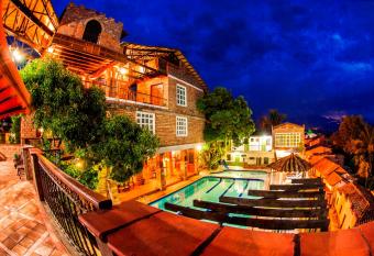 Hosteria de la Plaza Menor has Smoking rooms