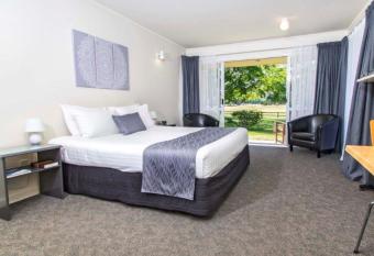 Lake Dunstan Motel allows 18 year olds to book a room