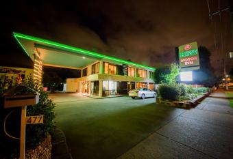 Sandown Regency Hotel & Apartments allows 18 year olds to book a room
