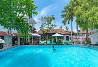 Nostalgia Hotel and Spa has Balcony rooms