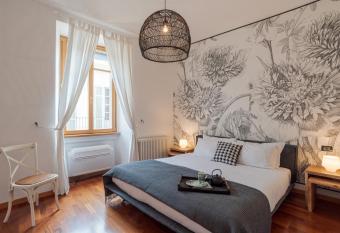 Urban Oasis - by MyHomeInComo allows 18 year olds to book a room