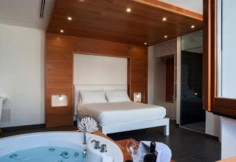 La Sciabica has rooms with a private hot tub