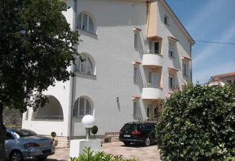 Garfild Guest house has Balcony rooms