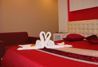 Monte Carlo Love Porto has rooms with a private hot tub