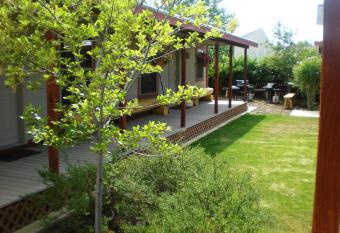 Pinedale Cozy Cabins allows 18 year olds to book a room