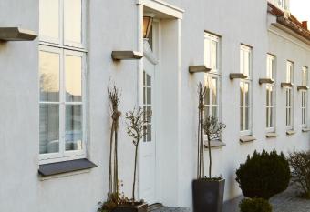 Frederik VI s Hotel allows 18 year olds to book a room