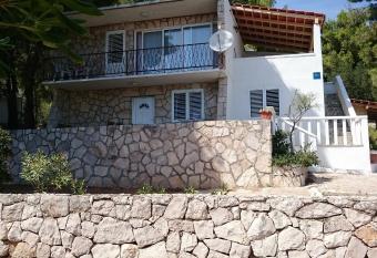 Apartments Arboreum has Balcony rooms