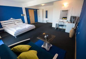 Family Hotel Four Seasons Tsarevo has Balcony rooms