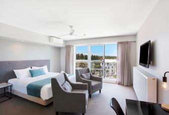 Deep Blue Hotel & Hot Springs allows 18 year olds to book a room