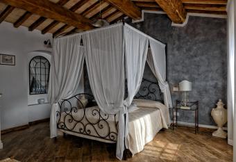 B&B CANNETO allows 18 year olds to book a room