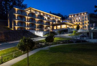 Atlantida Boutique Hotel allows 18 year olds to book a room