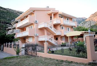Apartmani Milacic has Balcony rooms