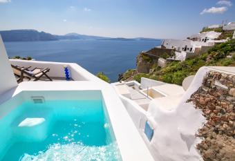 Ifestio Villas Oia allows 18 year olds to book a room