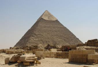 Pyramids Power Inn has rooms with a private hot tub