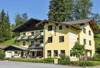 Hotel Landhaus Ausswinkl has Balcony rooms