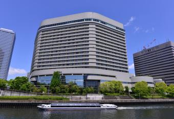 Hotel New Otani Osaka allows 18 year olds to book a room