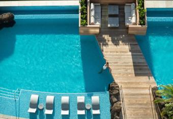 The Ritz-Carlton Residences, Waikiki Beach has Balcony rooms
