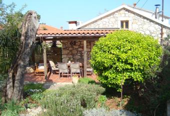 Lovely Stone Cottage Pomer has Balcony rooms
