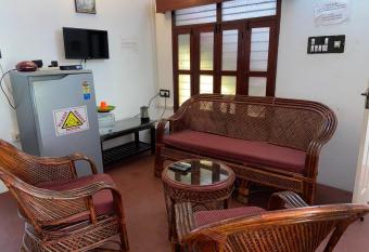 White Villa Guest House Pondicherry has Balcony rooms