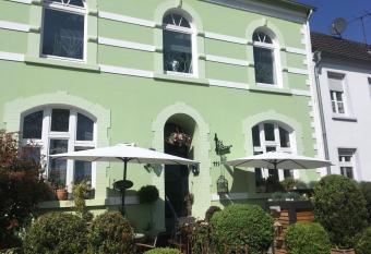 Zweitheimat allows 18 year olds to book a room