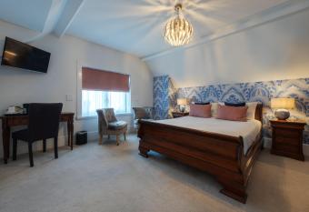 Florence House Boutique Hotel and Restaurant allows 18 year olds to book a room