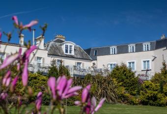 Cliffden Hotel has Balcony rooms
