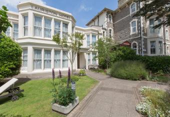 Lauriston Hotel allows 18 year olds to book a room