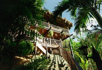 Villa Tayrona has rooms with a private hot tub