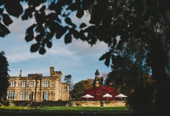 Hampton Manor has Balcony rooms