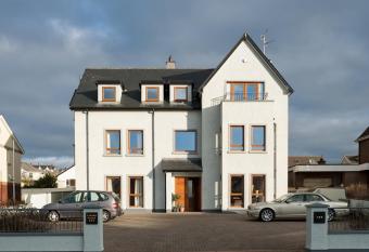 Strand House has Balcony rooms