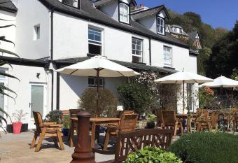 Epchris House allows 18 year olds to book a room