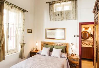 Gul Hanim House Boutique Hotel allows 18 year olds to book a room