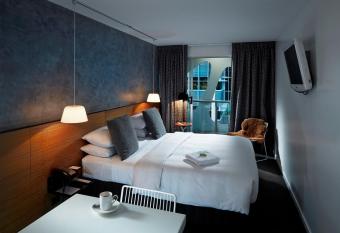 LyLo Brisbane has Balcony rooms