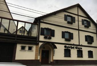 Gasthof Clara allows 18 year olds to book a room