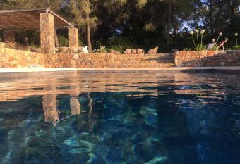 Bastide Sainte Trinide has Balcony rooms