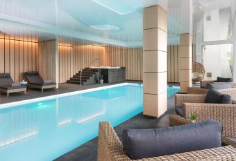 7Hotel&Spa allows 18 year olds to book a room