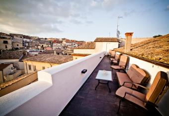 La Casa nel Borgo Antico has Balcony rooms